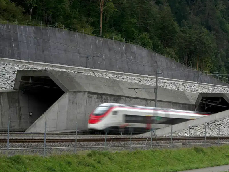 20 жилийн хугацаанд баригдсан хамгийн урт төмөр замын хонгил